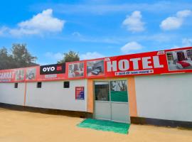 SPOT ON Samrat Hotel, hotell i Malīhābād