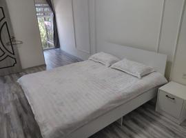 Tenir h&ocirc;tel, hotel dengan parkir di Balykchy