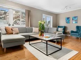 Central 5 Bedroom Villa with Svolværgeita View