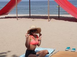 Viesnīca ar autostāvvietu Polaris, Cerca a la mejor playa con bandera azul pilsētā Kovenjasa