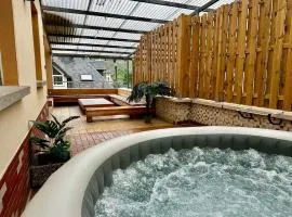 Wellness Haus in Zell, 3 komplette Wohnungen, Moselblick, Sauna, Whirlpool, 3 Balkone, 14 Gäste