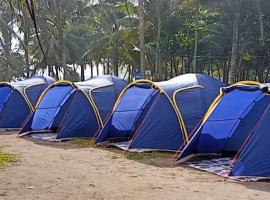 CMB Tenda Reguler Pantai Madasari, tente de luxe &agrave; Bulakbenda