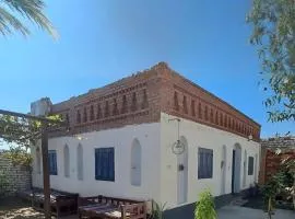 Adam Guesthouse