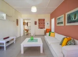 Dora's Beach Cottage A