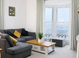 5BR Summer Group Getaway with Parking Sleeps 10