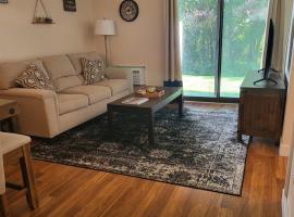 Cozy 2 Bdrm Condo walking distance to Weirs Beach, מלון בלקוניה