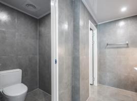 광안리 파노라마 오션뷰 지니스테이، فندق في Millak-tong