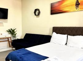 Apto. Aconchego familiar c/cozinha at&eacute; 06 pessoas，里約布蘭科的有停車位的飯店