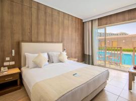 Sunrise Solara Aqua park Resort, hotel com estacionamento em Banī Ghālib