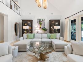 Mahogany Breezes Luxury Villa, Hotel in Savannah