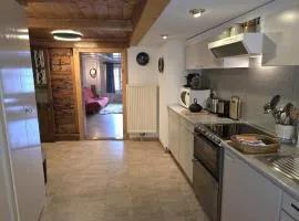 Heimatkunst 02, klassisches Walliser Chalet, teilrenoviert, zentral