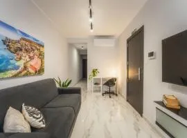 NEW - Only Suites Unit 6 - Modern 2-Bedroom apartment with common heated Jacuzzi by SF Homes