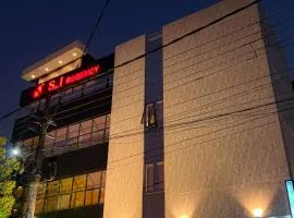 Crown Town Hotel - Kalamassery