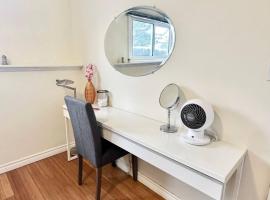 Cozy & Private Full Floor at Minnow Lake, מלון בסודברי