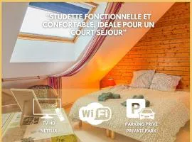 Charmante studette au calme avec terrasse et parking