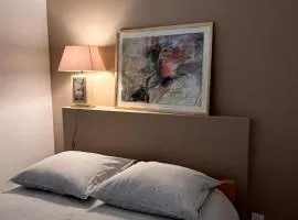 Appartement calme avec balcon hyper centre Avallon et petit dej offert