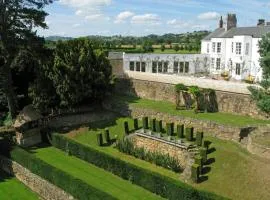 14 Bed in Llansanffraid oc-b30382