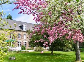 La Clef Decamp La Longère 1750 Hambye piscine grand jardin: Hambye şehrinde bir otel