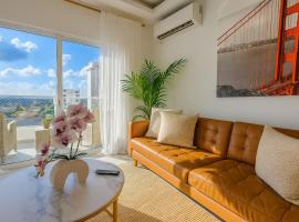 Cozy 3BR Condo in Ens. Ozama, hotel i La Cruz de Mendoza