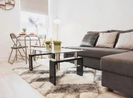 Top Floor 1BR Wishaw Flat with Parking