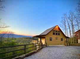 Epic Mtn Views - Hot Tub - Game Room - 2 Decks - Fishing Pond, Hotel in Sevierville