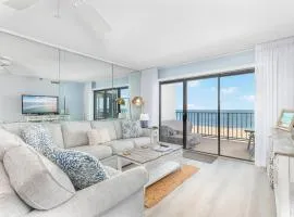 Wake up to stunning ocean views in this beautiful Plaza condominium!