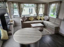 Beverley bay 2-Bed Caravan Sleeps 6 Pet Friendly