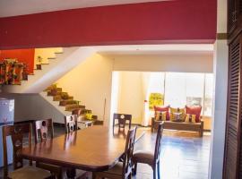 4 Bed Flat - Sleeps 8 - Pets - Pool - Parking, hotel in Shanzu