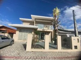 Casa aconchegante a 900 mtrs da praia