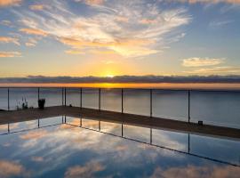 Valley View-Villa with heated pool and sauna