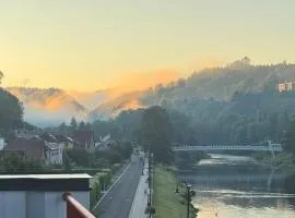 Riverside Luxury Apartments & Café - Exclusive holiday house with river view