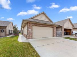 Beautiful 3 bed 2 bath updated home with garage, caba&ntilde;a en The Dell