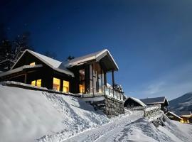 Elegant Hornindal Lodge with Breathtaking Scenery, hotel em Volda