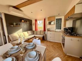 Eden Cottages - Mobil-home Premium avec piscine, prabangi stovyklavietė mieste Bjo