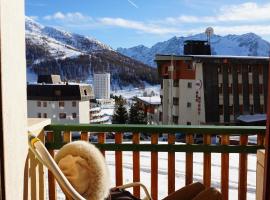 Mountain Suite with View: Sestriere şehrinde bir otel