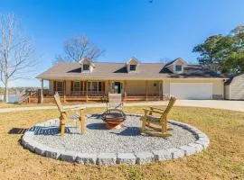 Private Dock and Hot Tub Lakefront Eufaula Escape