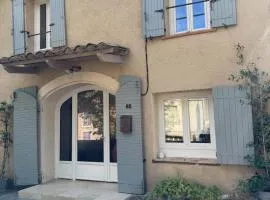 Maison de village rénovée au cœur de Cucuron