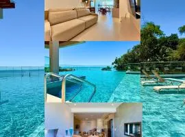 Apartamento em Condomínio Frente-Mar com Piscinas, Jacuzzi Aquecida, Sauna, Academia, Brinquedoteca, Churrasqueira na Sacada, Cozinha Completa e Lazer de Home Club