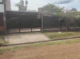 Alojamiento Celia, מלון בGarupá