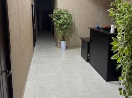 Shodlik HOTEL, hotel sa Chirchiq