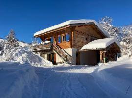 Chalet Cyclamens, 65m2 plein centre - Jardin, WIFI & parking!, hotel in Les Carroz d'Araches