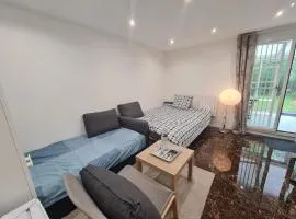 Private room, 25min to the airport, 25min to DisneyLand