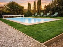 Maison en pierre avec piscine chauffée, jacuzzi et vue sur Gordes