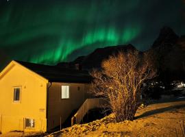Cozy Apartment between sea and mountains, hotel i Mefjordvær