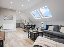 SOBO Loft Sleek Southbourne 2-Bedroom Apartment Close to SOBO Beach