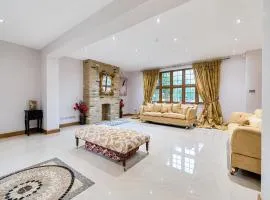 Kingswood 6 Bed Mansion, Tennis Court and Cinema