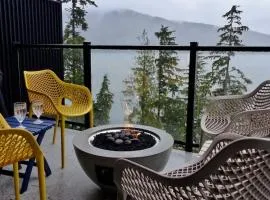 Oceanfront Marina & Mountain views- pet friendly