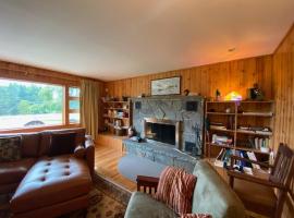 Apple Orchard & Forest Retreat with Woodland Pond โรงแรมในForestburgh