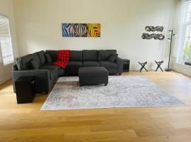 Karibu Home Retreat, 5 min to Ontario Largest Spa, khách sạn ở Ajax