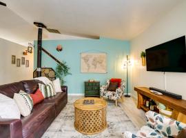 Family Home with Game Room, 1 Mi to Lake Cascade!, hotel u gradu Cascade